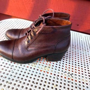 Ladies Eastland Alexa ankle boots size 6.5